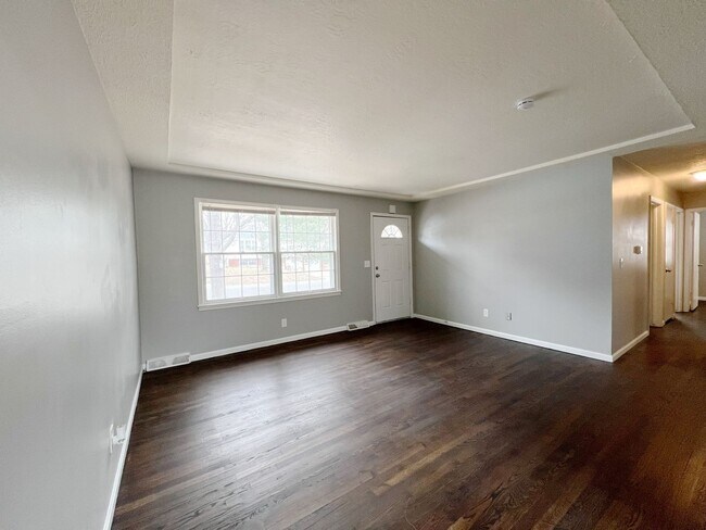 Foto del edificio - SEE IT NOW: Charming 3-Bedroom Home in Grandview!