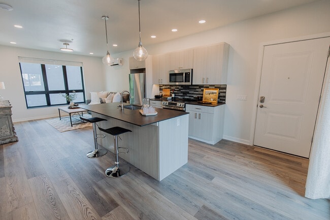 Building Photo - Park Place Station