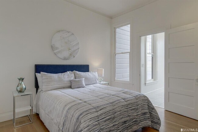 Building Photo - 587 Frederick St