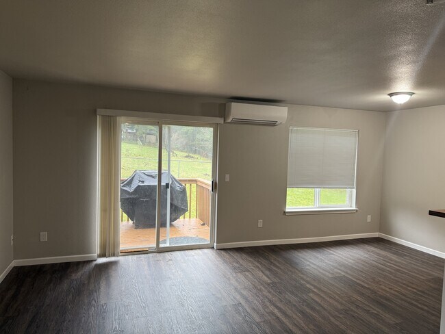 Foto del edificio - 1480 SE Cole Rd