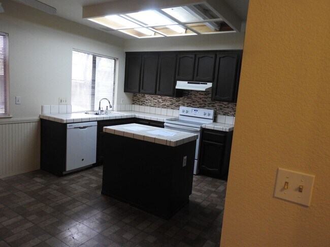 Foto del edificio - 9478 Bowmont Way "Laguna Creek 4 Bedroom B...