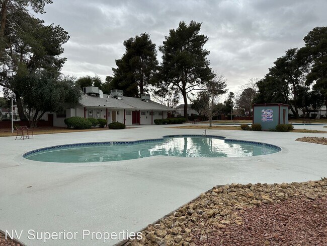 Building Photo - 3 br, 1.5 bath House - 512 Greenbriar Town...