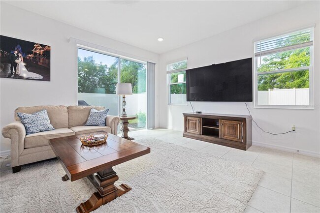 Foto del edificio - 34114 Rogallo Ln