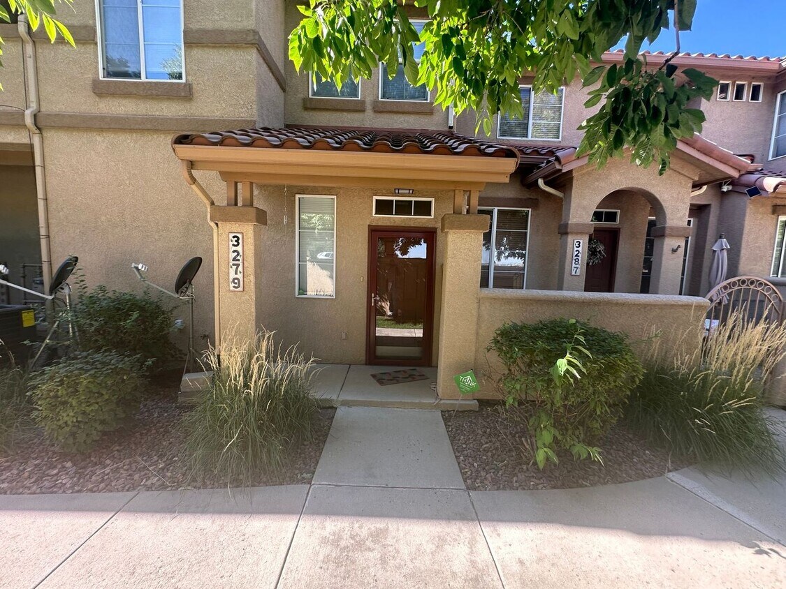 2 Bed, 2 Bath in Courtyard Estates! - 2 Bed, 2 Bath in Courtyard Estates!