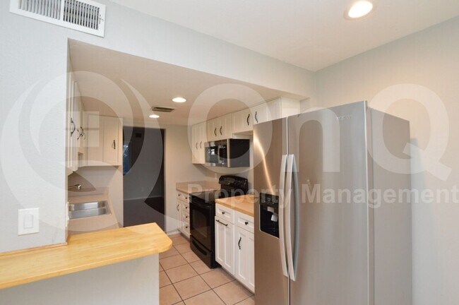 Building Photo - 7126 N 19th Ave