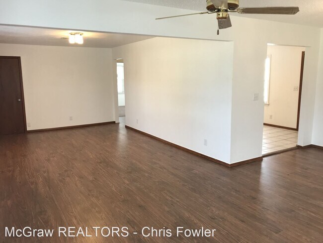 Building Photo - 2 br, 1 bath House - 303 E. 12th Place