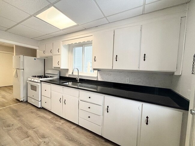 Building Photo - 3 Hadley Ct