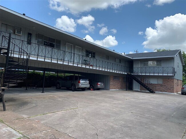 Foto del edificio - 8232 Glenview Dr