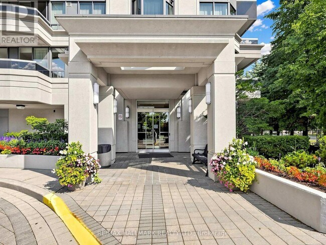 Photo du bâtiment - 35 Finch Ave E