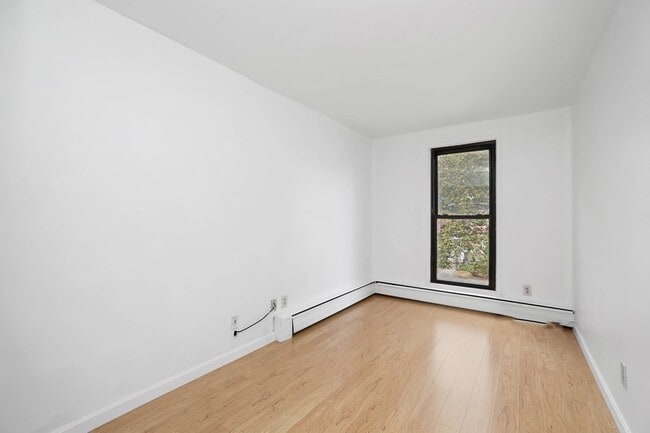 Building Photo - 38 Juniper St