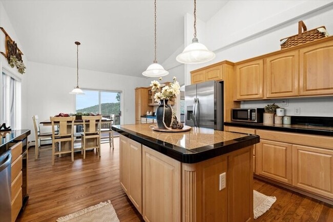 Building Photo - 302 Earthsong Way