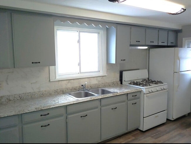 Building Photo - 26 Mineola St