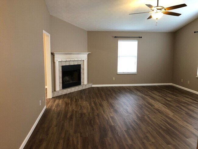 Foto del edificio - Maryville 37804 - 3 bedroom, 2 Bath Home , 2 car garage - Contact Donna Bailey (865) 389-6590