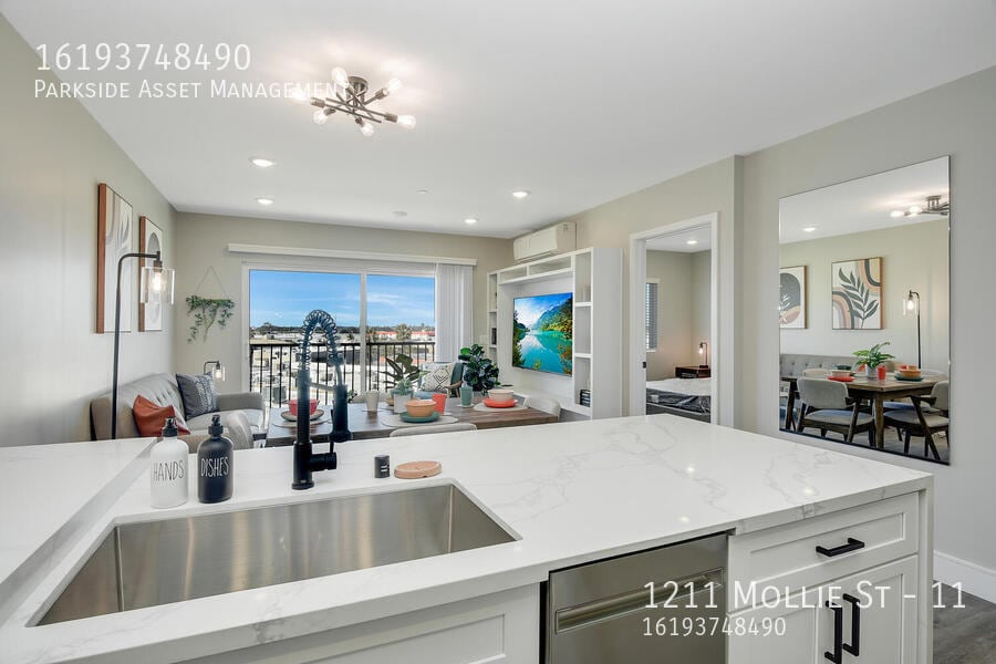 Primary Photo - 1211 Mollie St