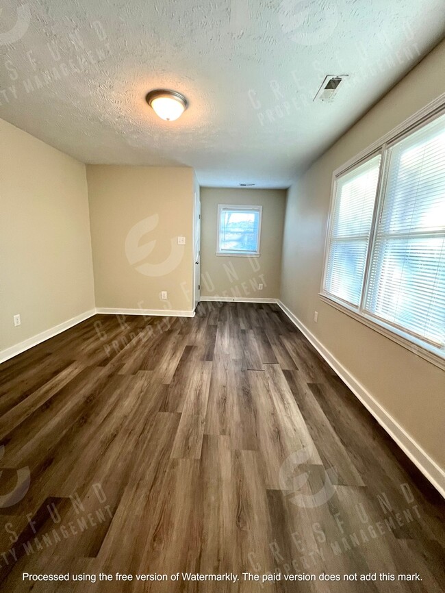 Building Photo - Spacious Updated 1Br 1 Bath