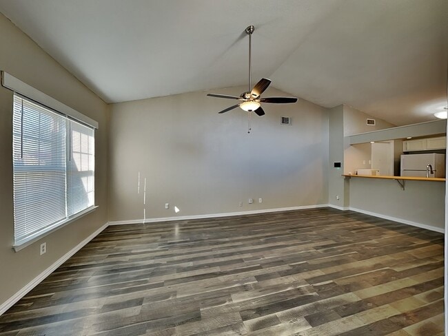 Building Photo - 1621 Scottsdale Dr