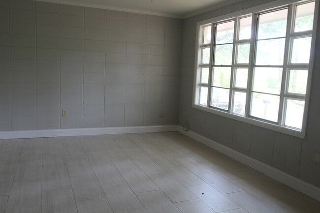 Building Photo - 1306 Maryland Dr