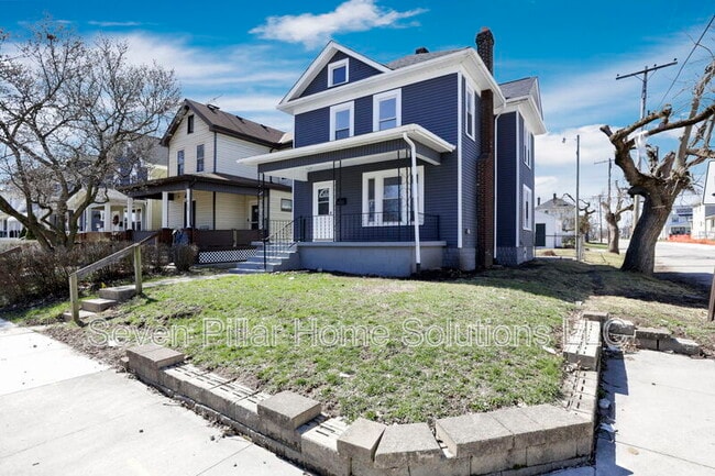Building Photo - 121 S Terrace Ave