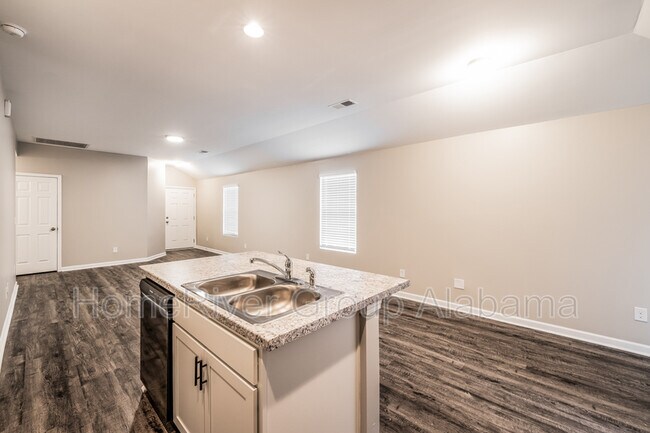 Building Photo - 360 Americana Dr