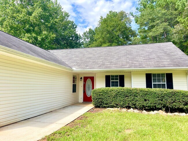 Building Photo - Welcome to this charming 3-bedroom, 2-bath...