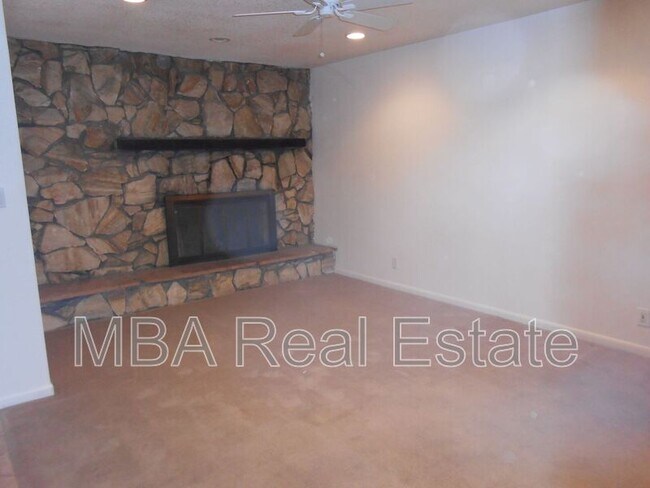 Foto del edificio - 1849 E 8th Ave