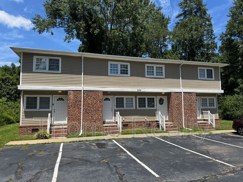 Foto principal - 698 W Hamlet St