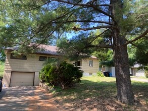 Building Photo - 2417 Parkview Blvd