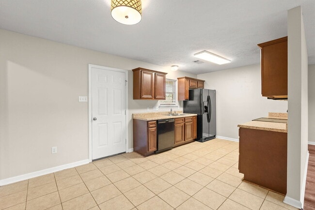 Building Photo - 1470 Angeline Dr