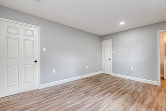 Building Photo - 6715 Victoria St