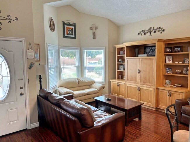 Foto del edificio - BEAUTIFULLY REMODELED 2 STORY VACAVILLE *S...