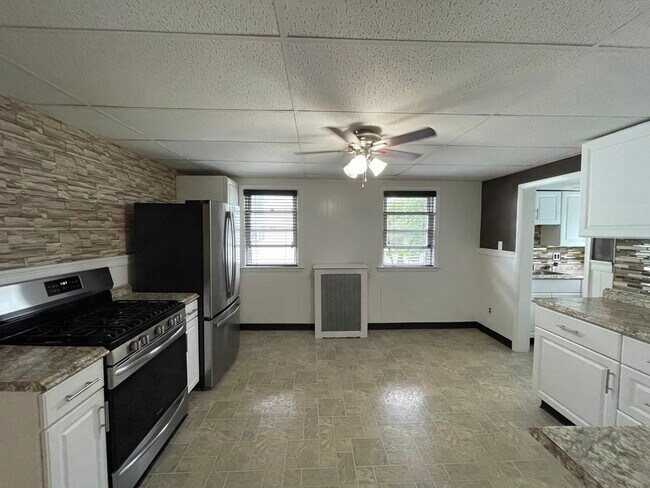 Building Photo - 25 Hanover St