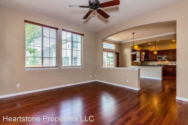 Building Photo - 6 br, 3.5 bath House - 13783 E Caley Drive