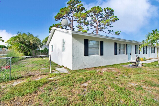 Building Photo - 3040 Martin Ave