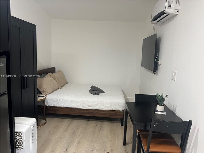 Foto del edificio - 2723 SW 13th St