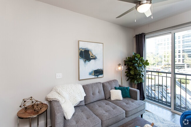 Studio, 1BA - 535 SF - Aretha - Xander on State