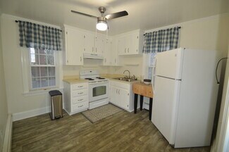 Charming white kitchen - 468 Spring St
