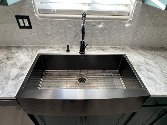 Building Photo - 3618 Carolina Ave