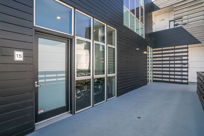 Foto del edificio - 825 Kings Rd