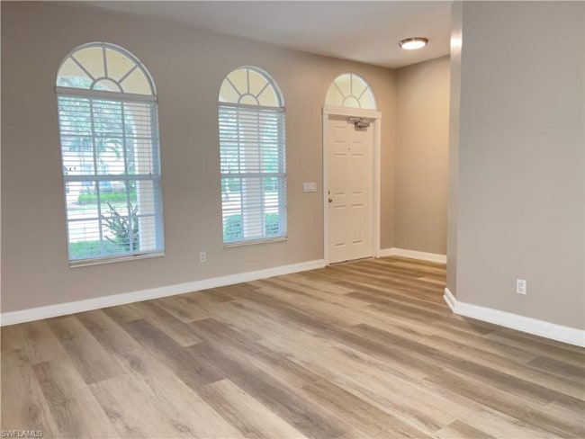 Foto del edificio - 6065 Islandwalk Blvd