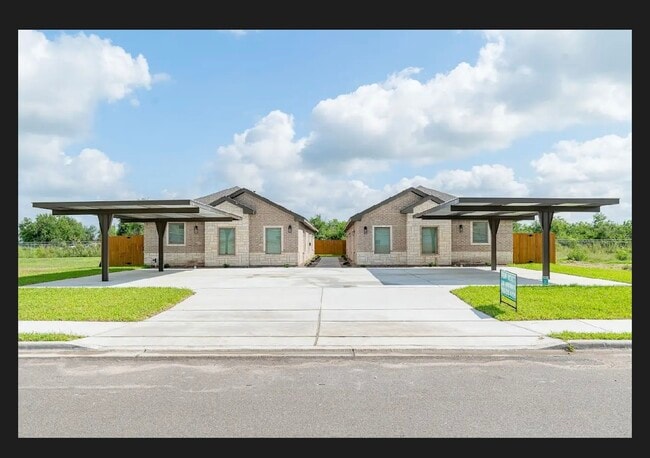 Building Photo - 3413 E Zinnia Ave