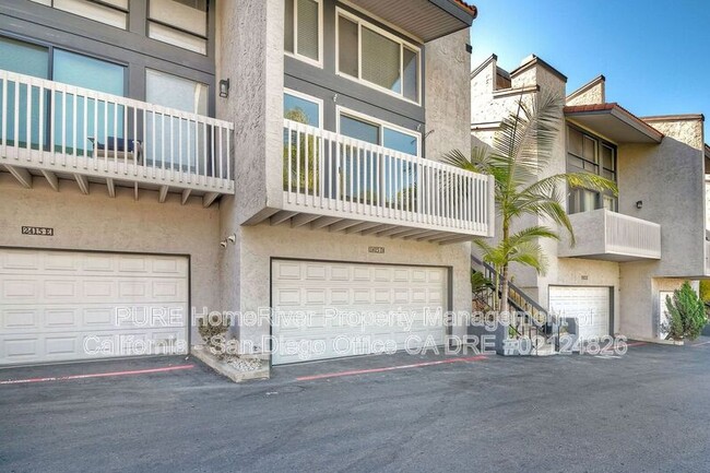 Building Photo - 2415 La Costa Ave