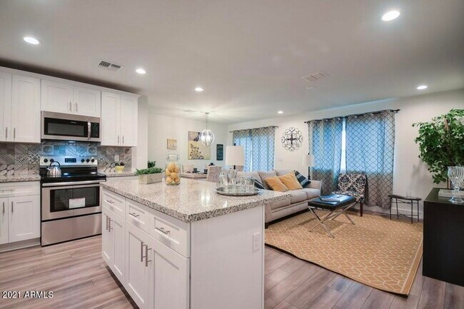 Foto del edificio - 5718 S 12th Ln