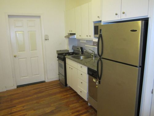 Building Photo - 301 E 78th St