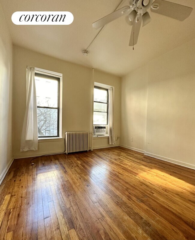 Foto del edificio - 444 W 49th St