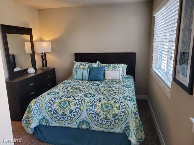Building Photo - 2 br, 2 bath Apartment - 34700  Seaglass Dr