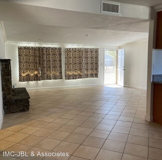 Foto del edificio - 4 br, 1.5 bath House - 8461 Eucalyptus Ave.