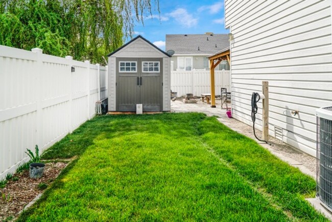 Building Photo - 4 Bedroom Stansbury Park Home