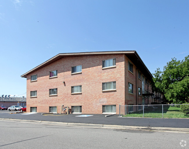 Bonavista Manor Apartaments - Park 16 Apartments