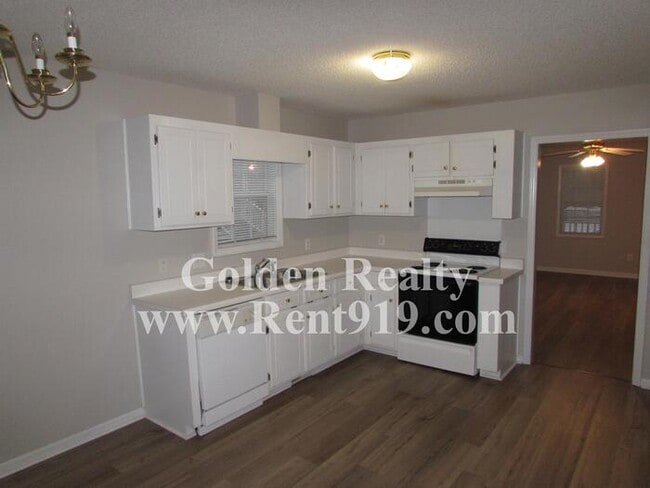 Building Photo - Duplex in Zebulon, move in ready!