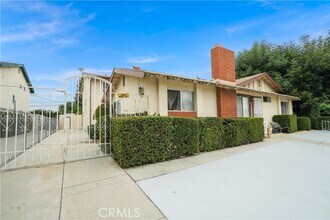 Building Photo - 22855 Vanowen St
